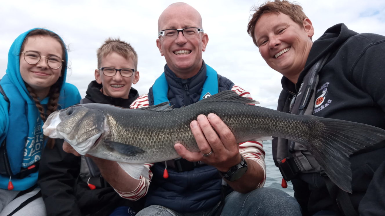 Guidage peche Morbihan - Sortie peche en mer au dépard du port du Logeo à Sarzeau - Stage de peche au leurre de surface- Sortie pêche au bar - Guide de pêche Golfe du Morbihan